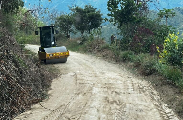 Gobernación del Tolima dispone de un kit completo de maquinaria para mejorar las vías de Ibagué