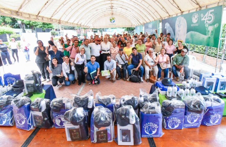 Cortolima dotó a 66 organizaciones ambientales del Tolima con kits tecnológicos y ecológicos